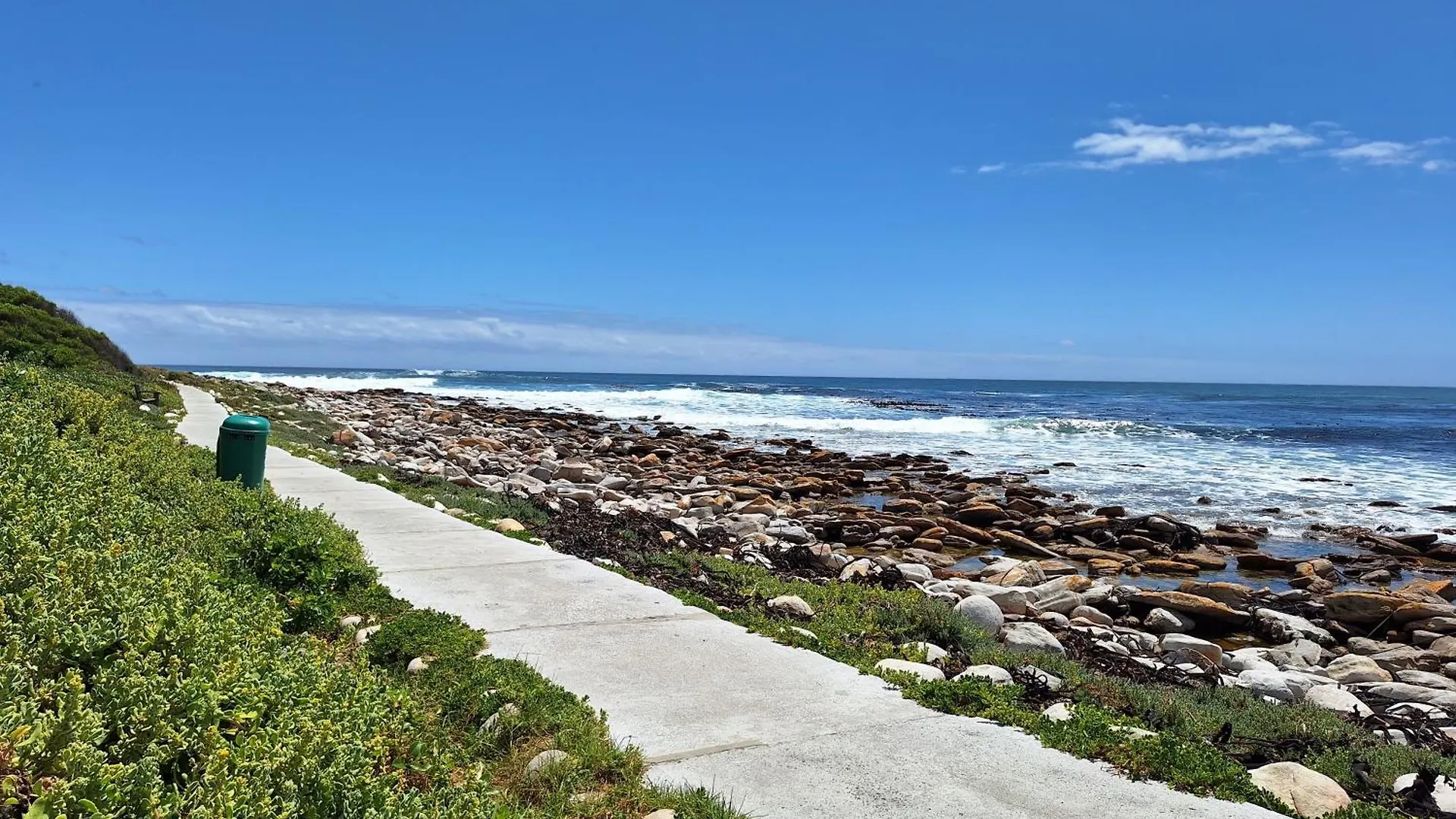 4 Periwinkle Place Kommetjie 0*,